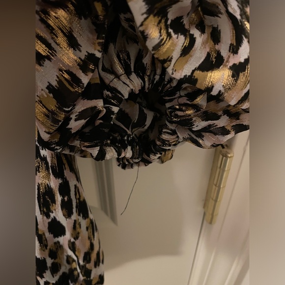 VINCE CAMUTO
Printed Off-The-Shoulder 3/4 Balloon-Sleeve Top - Picture 6 of 6